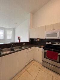 Building Photo - 2551 SE 16th Terrace