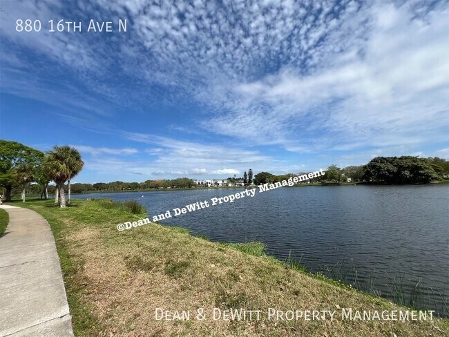 Building Photo - 880 16th Ave N