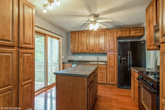 Building Photo - 101 Springhill Dr