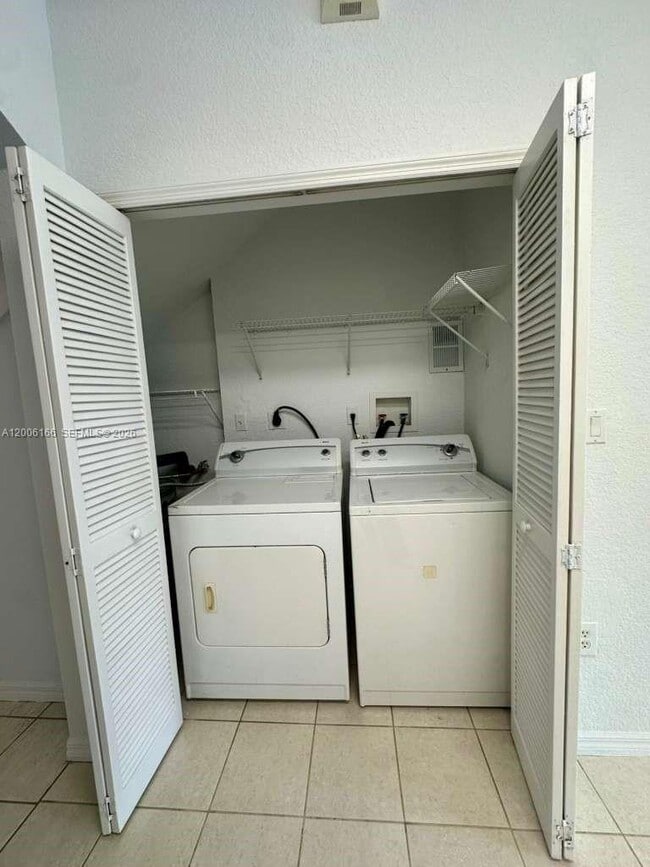 Building Photo - 10760 NW 82nd Terrace