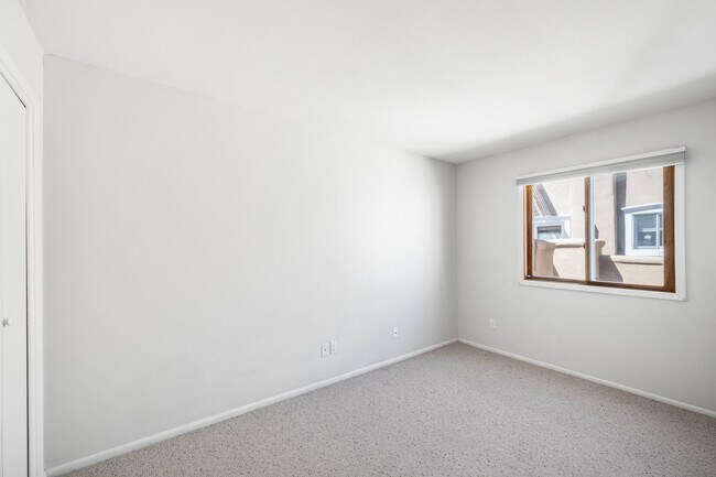 Building Photo - 1 MO. FREE RENT! Two-Bedroom El Matador Condo