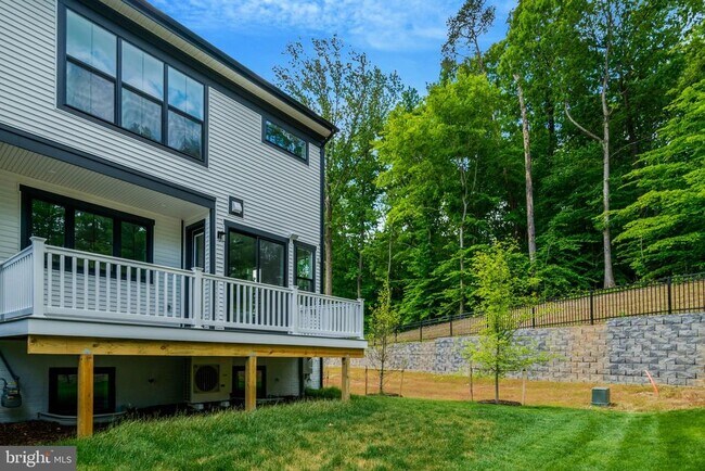 Building Photo - 9418 Dandelion Dr