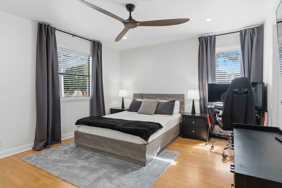 Building Photo - 107 Oak Crest