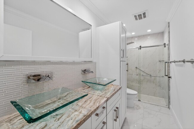 Building Photo - 6070 Sunny Manor Ct