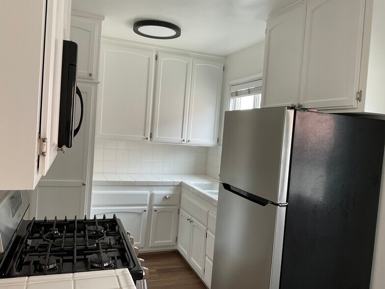 Kitchen with generous pantry and dine area - 702 S Pacific Coast Hwy