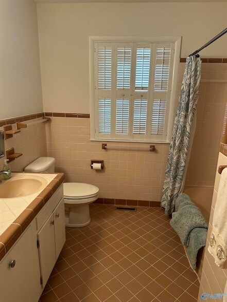 Building Photo - 102 Jones Valley Dr SE