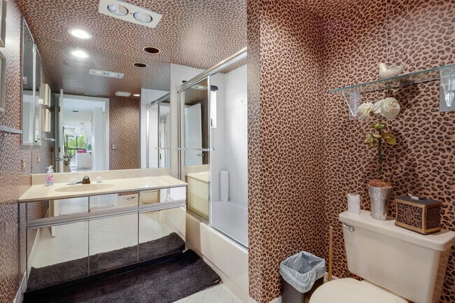 Building Photo - 5279 Fountains Dr S