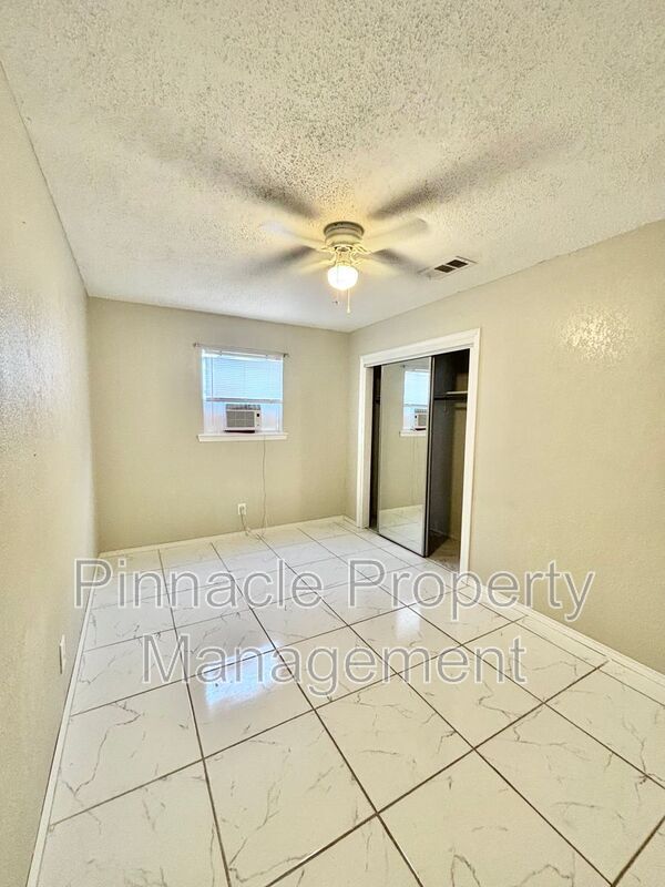 Building Photo - 1102 E 23rd St