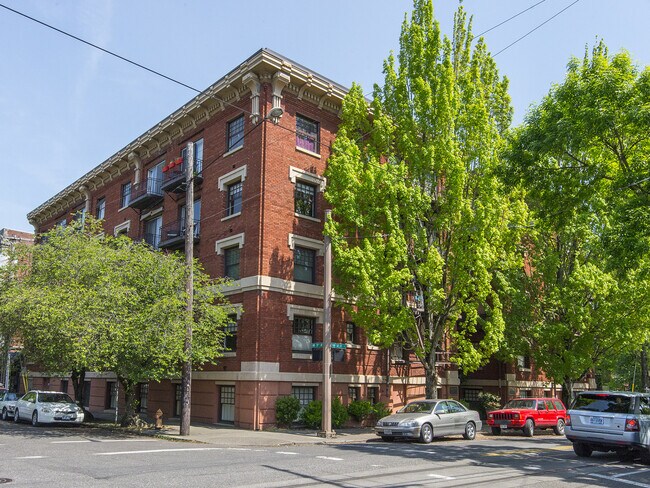 Building Photo - 1829 NW Lovejoy St