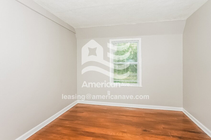 Building Photo - 3406 Seneca Ave