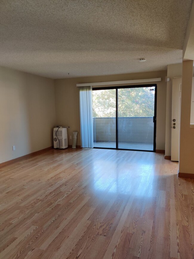 Building Photo - Beautiful Condo South Fremont Community - ...
