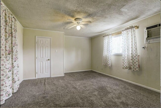 Building Photo - 3306 Signal Hill Dr
