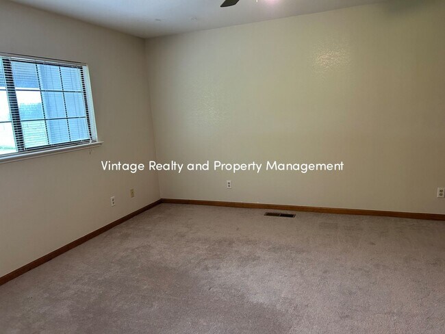 Building Photo - Available Soon!! Extra Big 5 Bedroom Country Home That You Have To See!!!