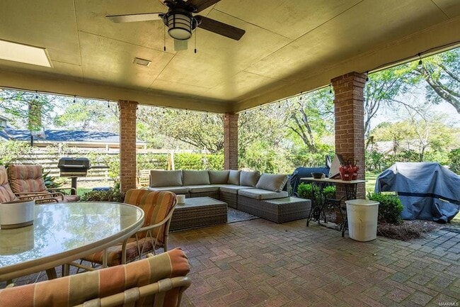 Building Photo - 2925 Fernway Dr