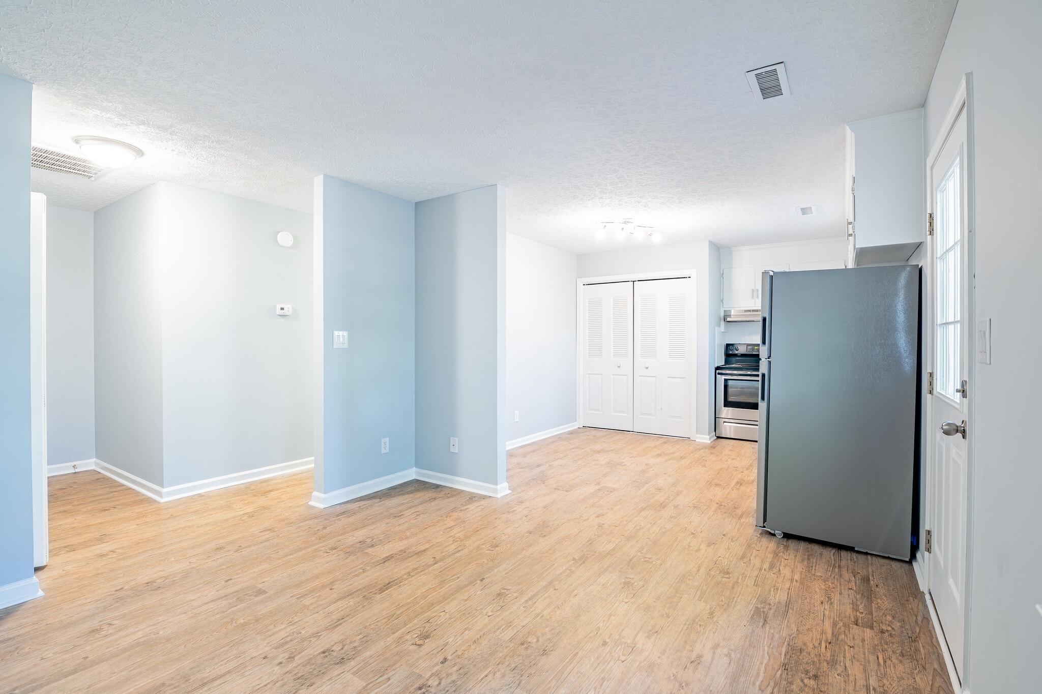 Building Photo - 887 Timberlake Dr