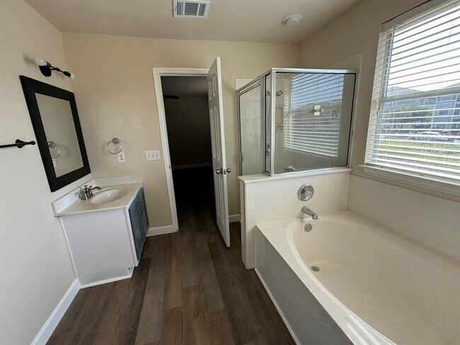 Building Photo - 1608 Anise Dr