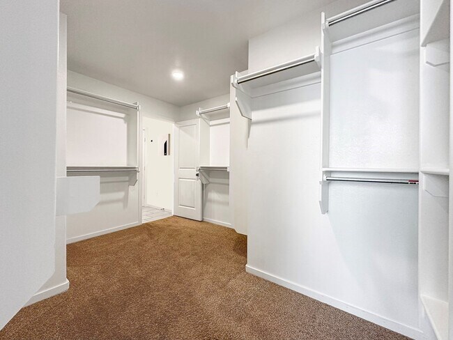 Building Photo - 1337 Masquerade Blvd