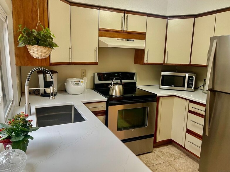 Building Photo - 300 Brittany Farms Rd