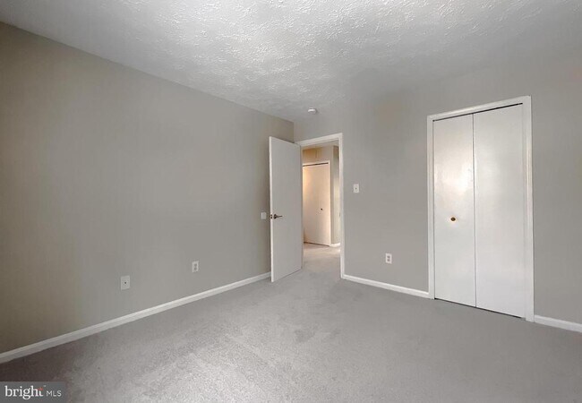 Building Photo - 4232 Drake Ct