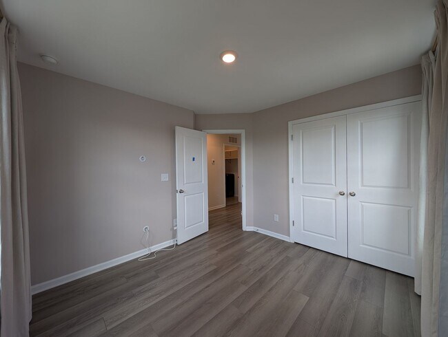 Building Photo - Modern Corner Lot Townhome located in the Ivy Ridge Community in South Carolina !