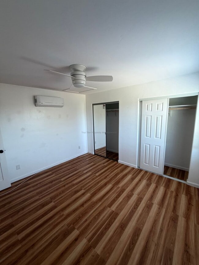 Building Photo - 1564 York Dr