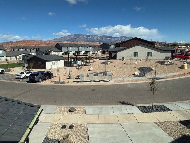 Building Photo - 3 Bedroom Home!