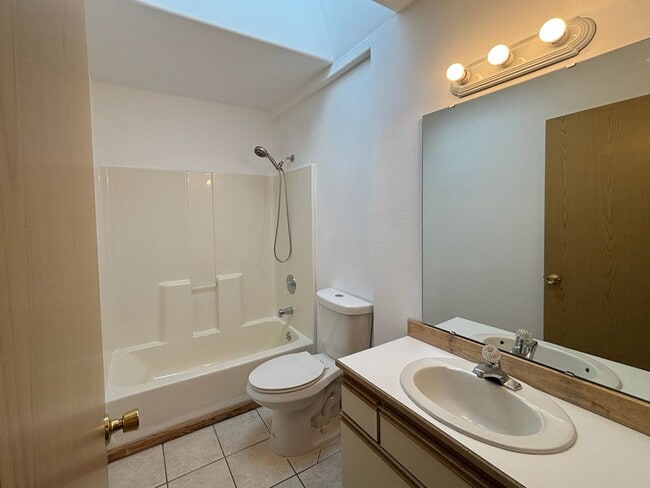 Building Photo - Fanstatic home in Sudden Valley Community!