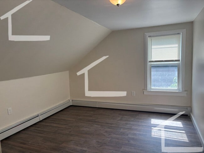 Building Photo - Newly renovated unit in Allston close to public transportation available 9/1/26