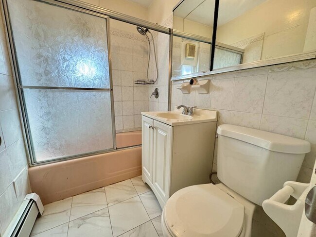 Building Photo - 526 Underhill Ave