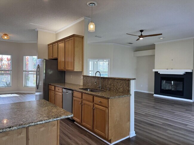 Building Photo - 7 Deerwood St