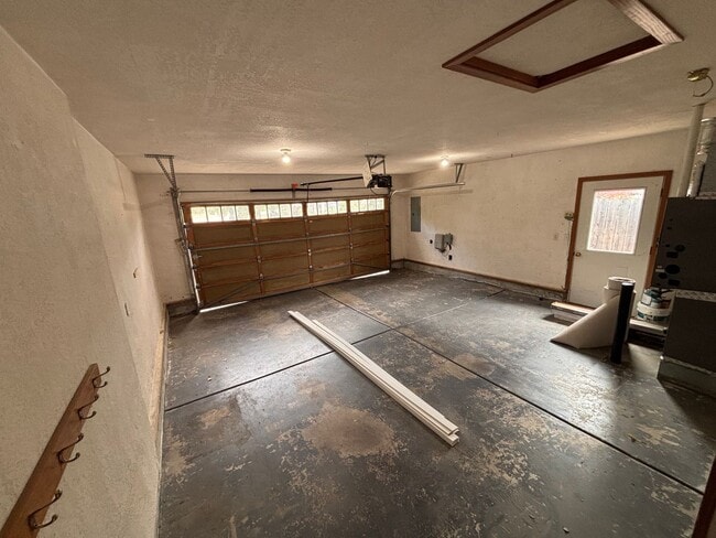 Building Photo - 3052 Gary Dr