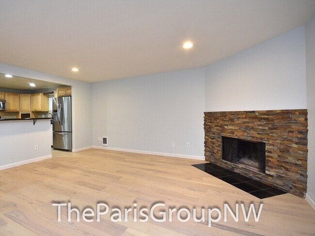 Building Photo - 3br Totem Lake Condo Big Open Flr Plan