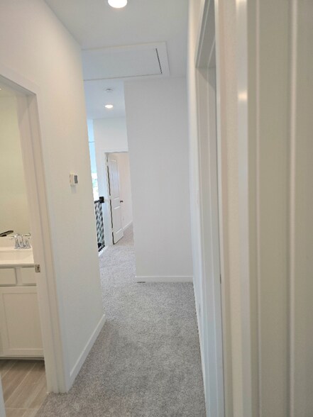 Building Photo - 27139 Blue Pool Dr