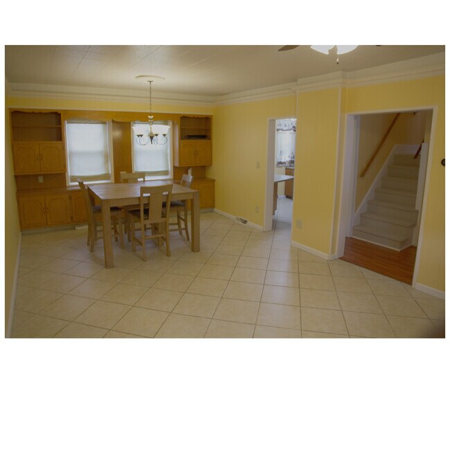 Building Photo - 754 E Washington Ave