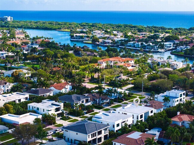 Building Photo - 464 NE 6th St