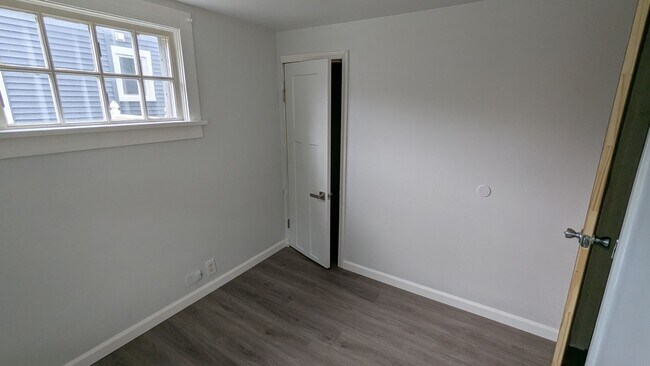 Building Photo - Newly renovated 2-bedroom, 1-bathroom home...