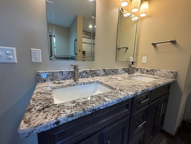 Building Photo - 5855 Thatcher Dr