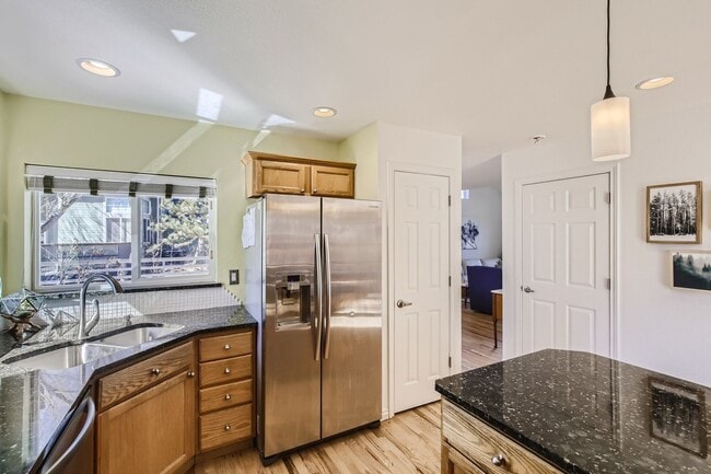 Building Photo - 3974 Hawthorne Cir