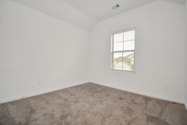 Building Photo - 15822 Kinlough Dr