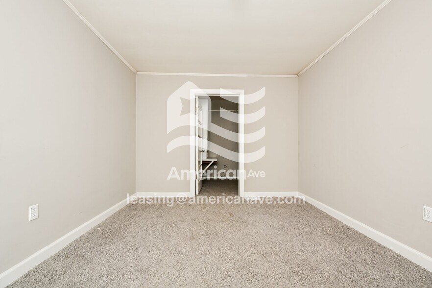 Building Photo - 156 Parkwood Ave
