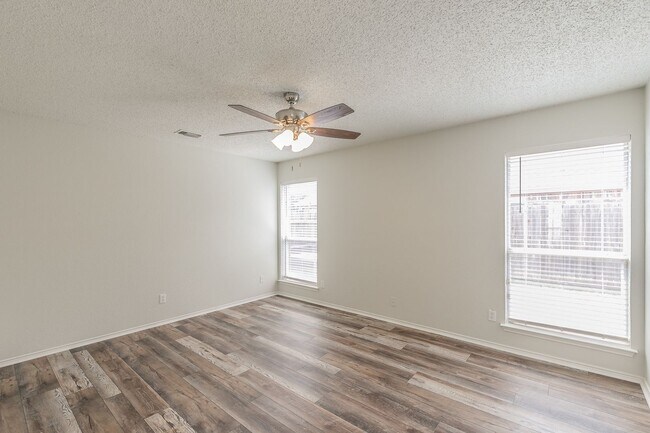 Building Photo - Coming Soon! 2 Story, 3 Bedroom Home in Be...