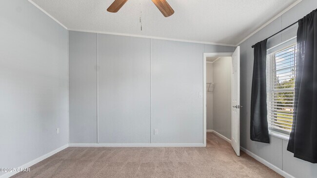 Building Photo - 12808 Clear Creek Rd