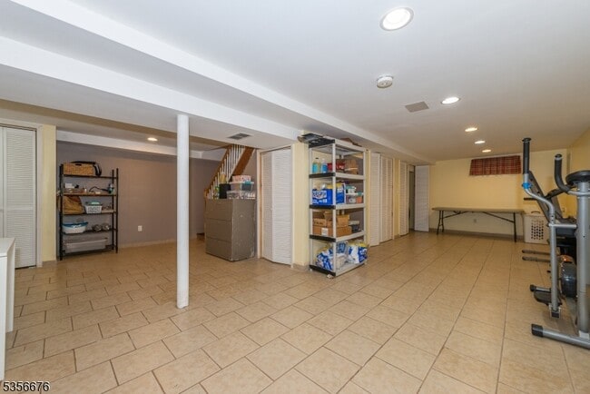 Building Photo - 3-13 Fair Lawn Ave