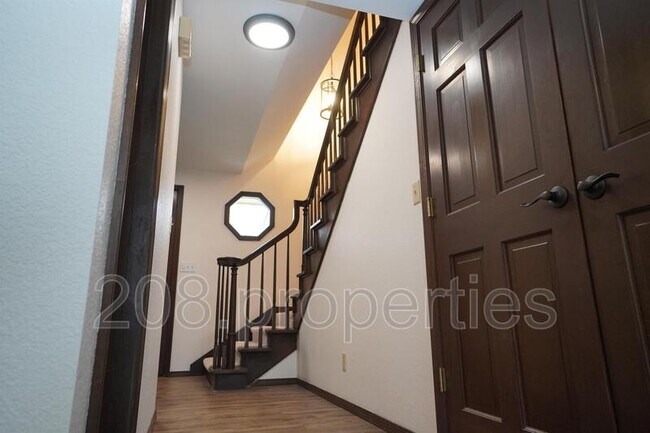 Building Photo - 3392 S Maze Ave