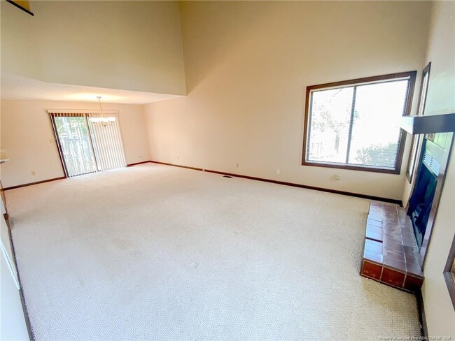 Building Photo - 207 Charmant Rd