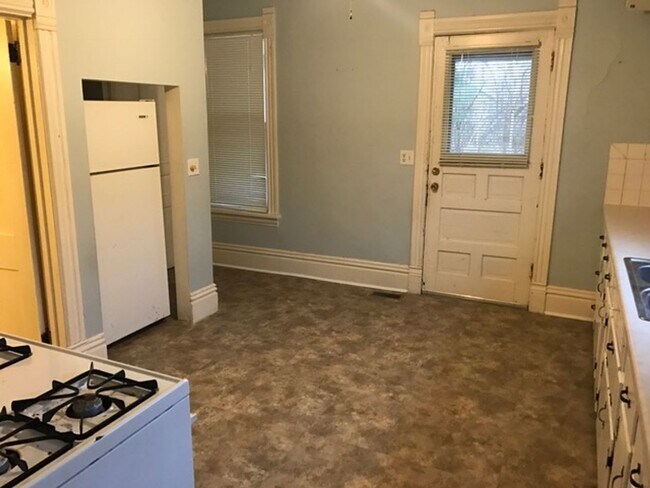 Building Photo - 2065 Winnebago St