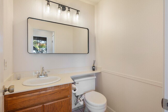 Building Photo - 512 Bluerock Dr