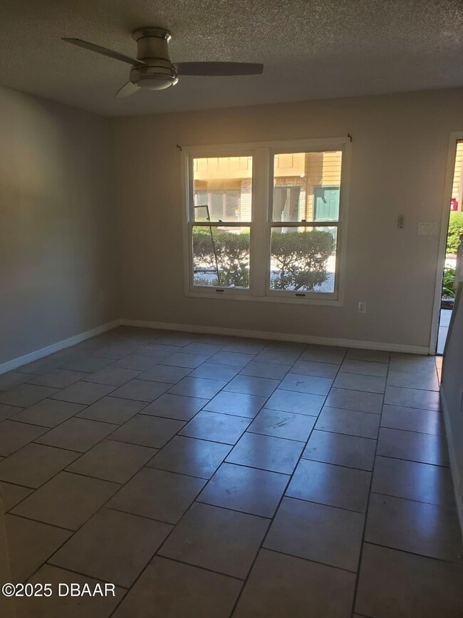 Building Photo - 814 N Halifax Ave