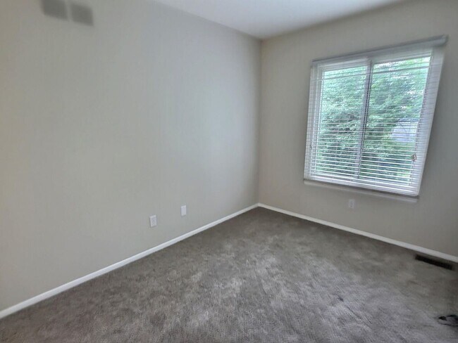 Building Photo - 28618 Balmoral Way