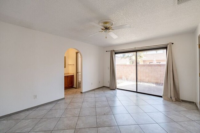 Building Photo - 2434 N Palo Hacha Dr